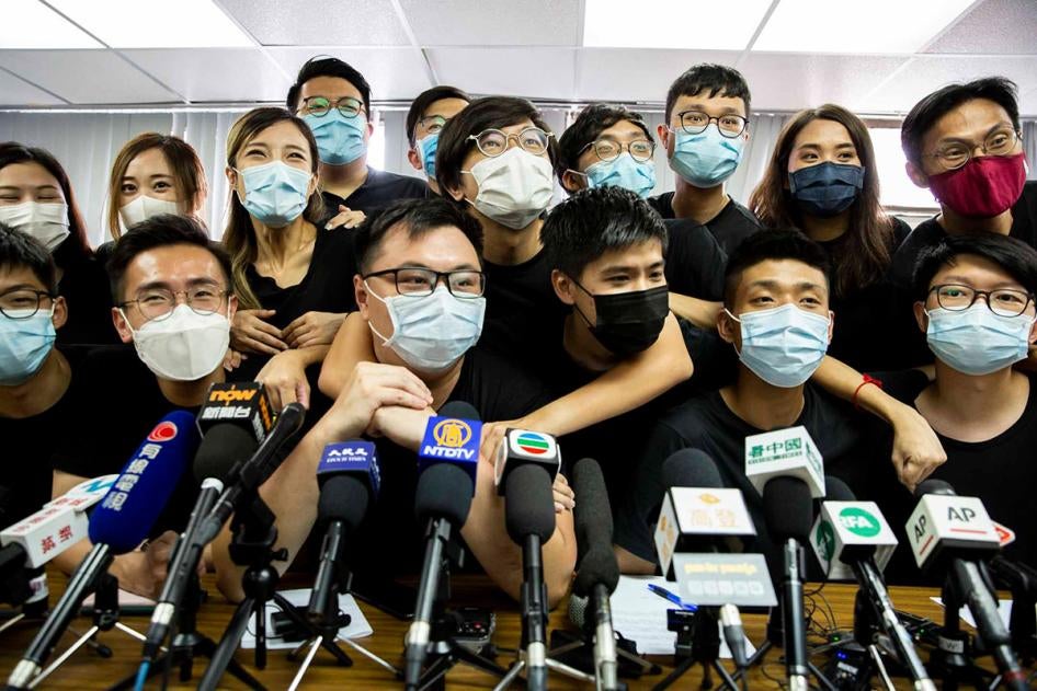 On January 6, 2021, Hong Kong police arrested 53 pro-democracy politicians for “subversion” because they had organized or participated in a unofficial? public opinion poll in July 2020 to coordinate pro-democracy candidates for the then-upcoming LegCo elections. 