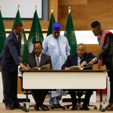 Redwan Hussein (2nd L), Representative of the Ethiopian government, and Getachew Reda (2nd R), Representative of the Tigray People's Liberation Front (TPLF), sign a “cessation of hostilities” agreement between the two parties after African Union-led negotiations, Pretoria, South Africa, November 2, 2022. 